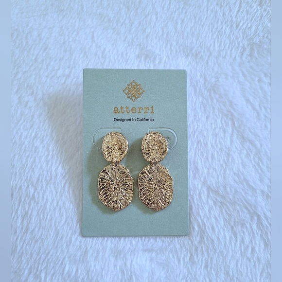 Atterri🛬 Texured Gold💛 Plated Earrings - Picture 8 of 14